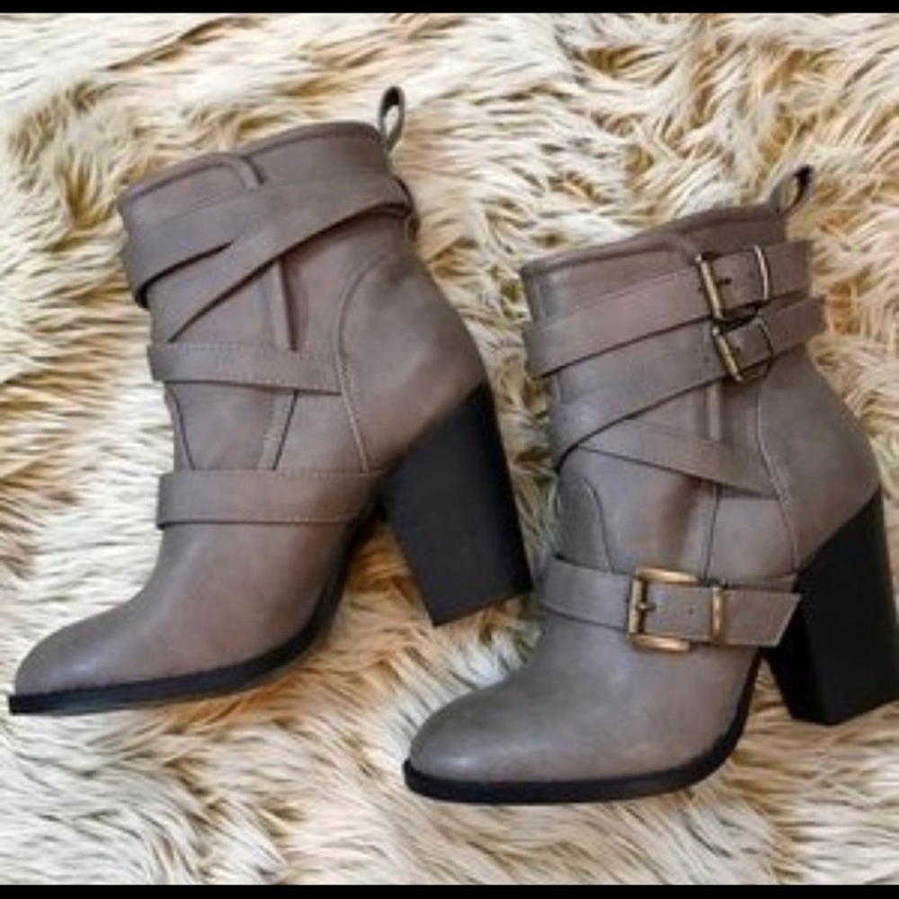 Realyn Ankle Boots